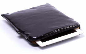 housse noire iPad Air - Dahlia noir